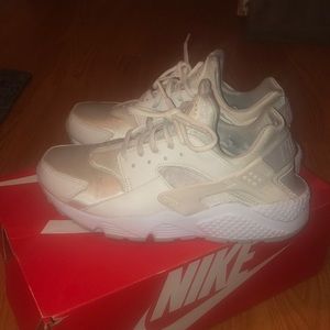 Women’s Nike Huaraches